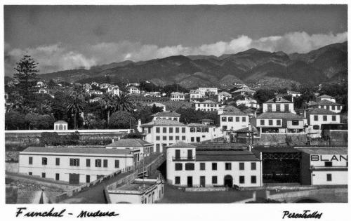 Vista dos armazéns da Pontinha e da área da Penha de França - Perestrellos - c. 1940