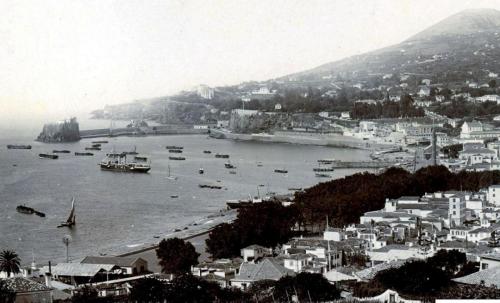 Vista da baía e porto do Funchal com a Praça Académica - desc. - c. 1898