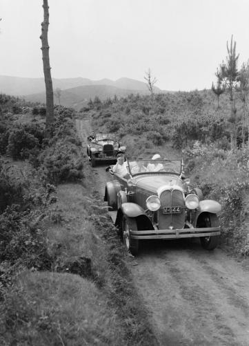 Auto's op een tocht in het binnenland van Madeira - Van de Poll - 1934