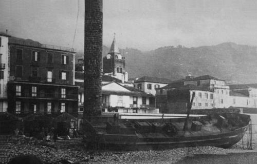 Batelão junto do Pilar de Banger e da Alfândega do Funchal - Perestrellos Photographos - 16-12-1926